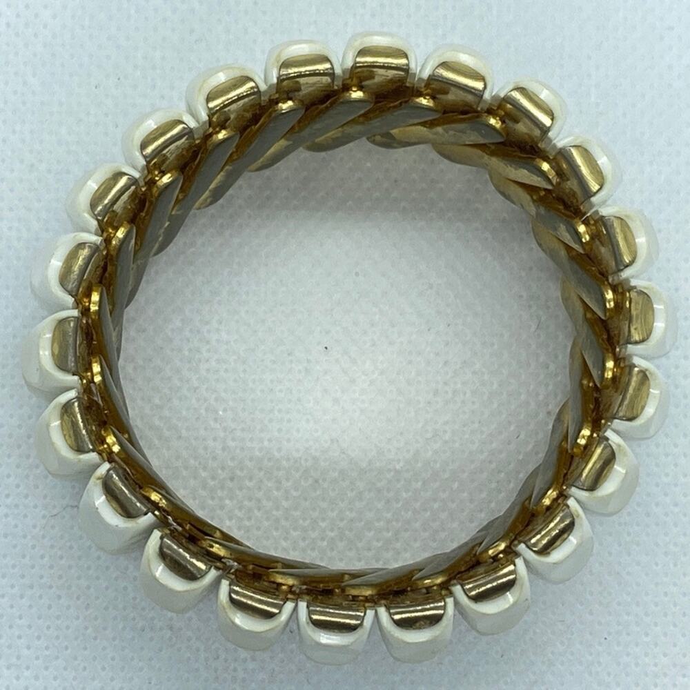 Vintage Bracelet White Plastic Lucite Ribbed Bracelet with Gold Inside - Picture 2 of 7